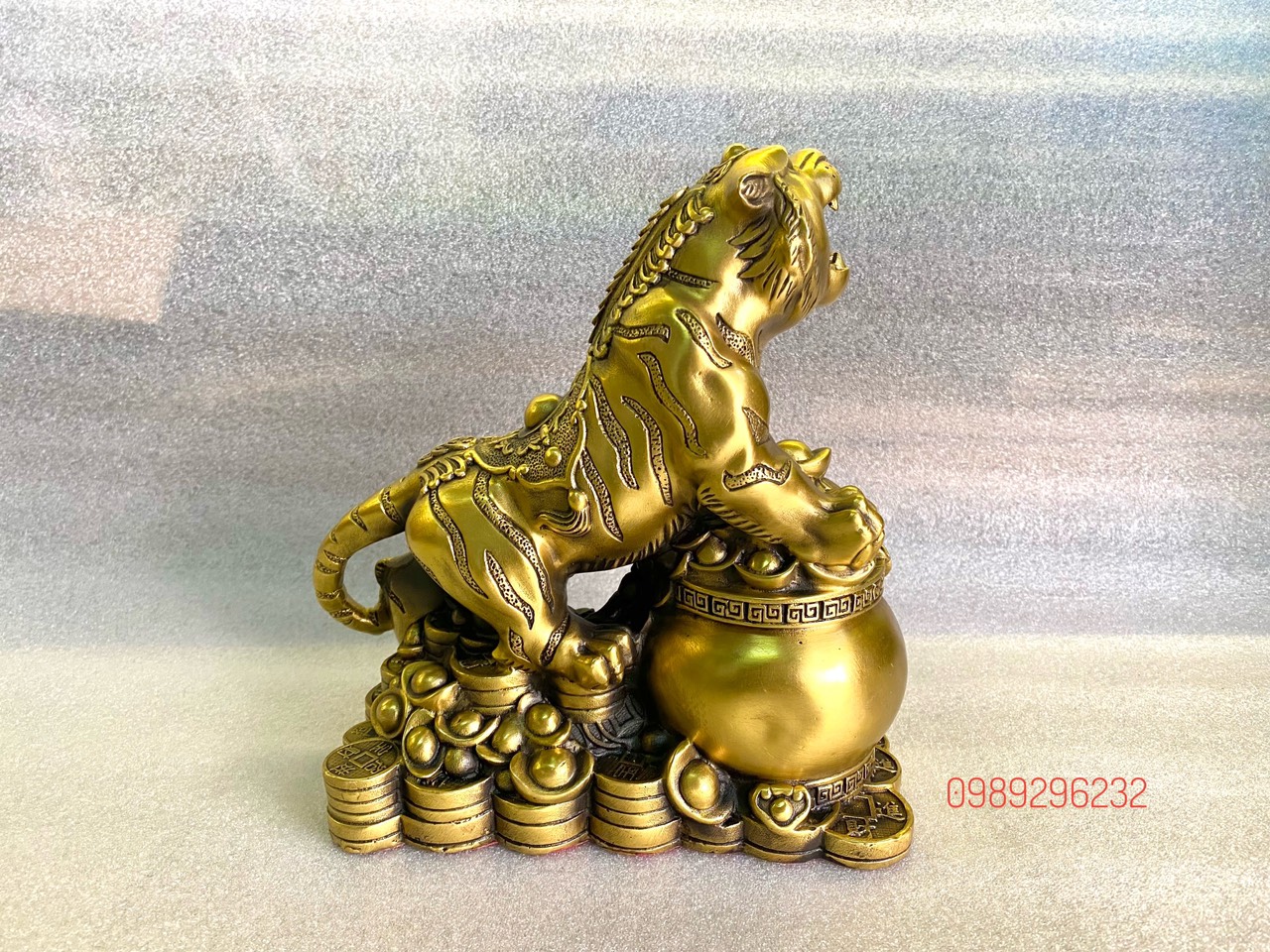 Tượng Hổ Sơn Lâm Phú Quý Đế Tiền Đứng Trên Hũ Vàng Bằng Đồng cỡ lớn - Tượng Hổ phong thủy
