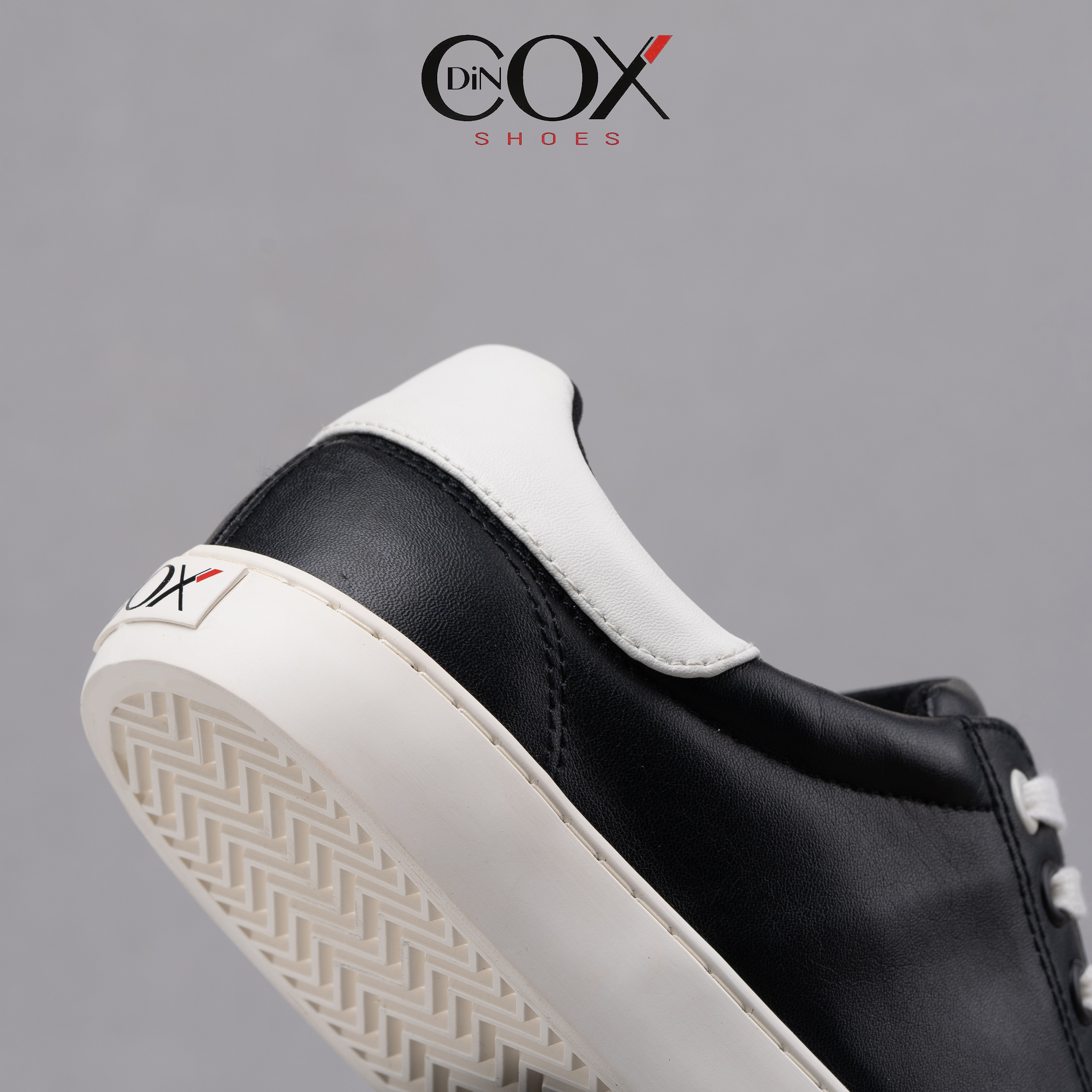 Giày Sneaker Da Nam DINCOX C13 Cách Điệu Sáng Tạo Black/White