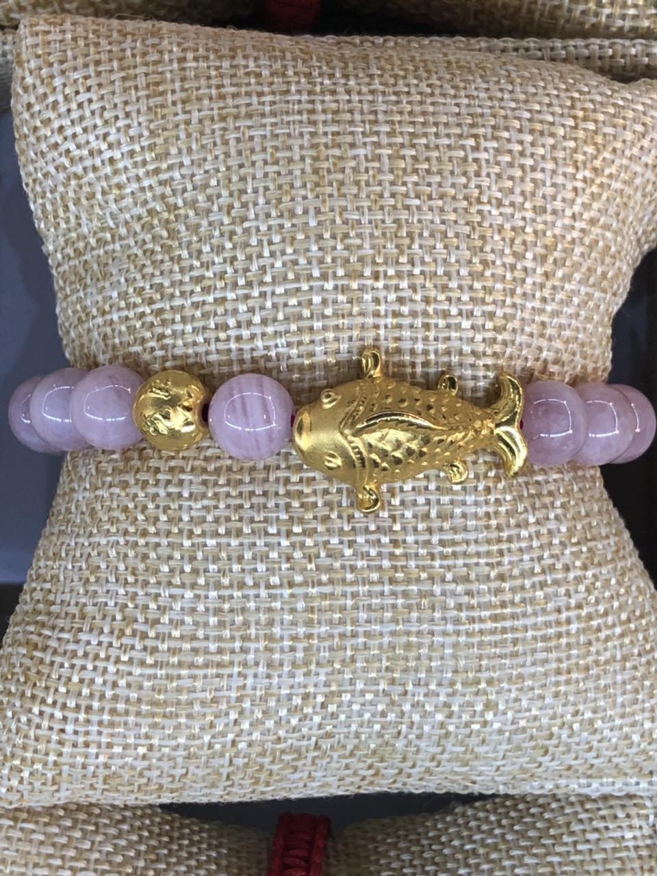 Vòng Đá Thạch Anh Hồng Charm Cá Chép Vàng 24K