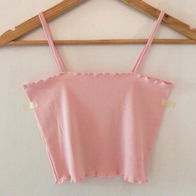 Áo croptop 2 dây cuốn biên màu hồng