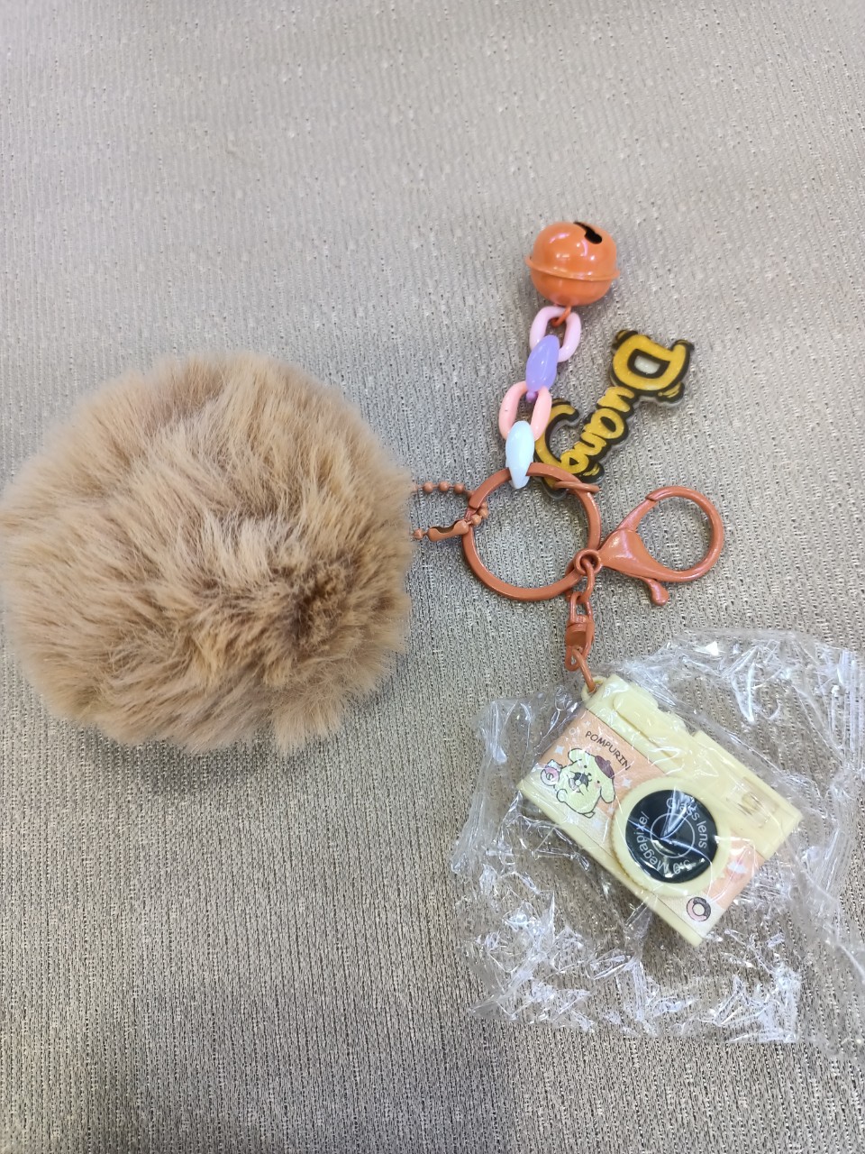 MÓC KHÓA THÚ LÔNG KÈM MÁY CHỤP