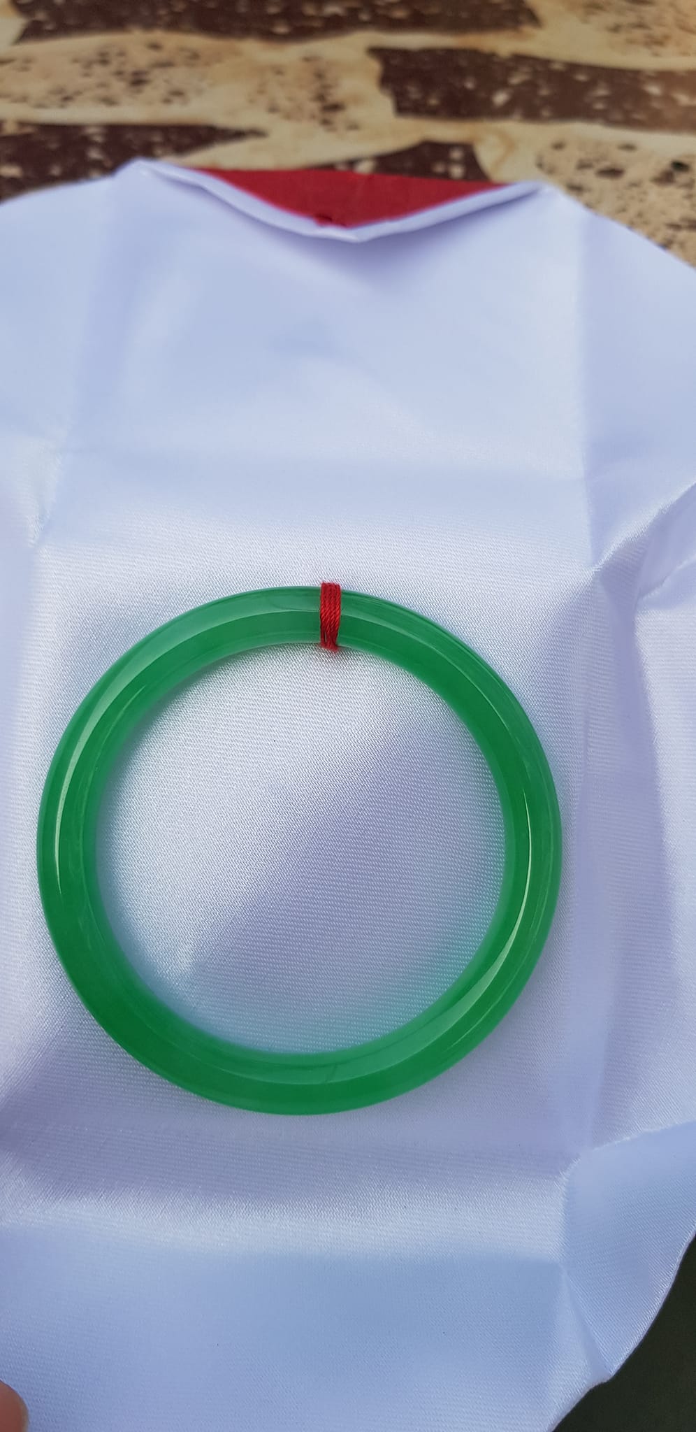 Vòng cẩm thạch Mới Vòng Lý T 52mm x7mm Vòng Xanh lá Đều tươi 52kg - 56kg Nữ mệnh Mộc mệnh Hỏa Thủy đeo ạ