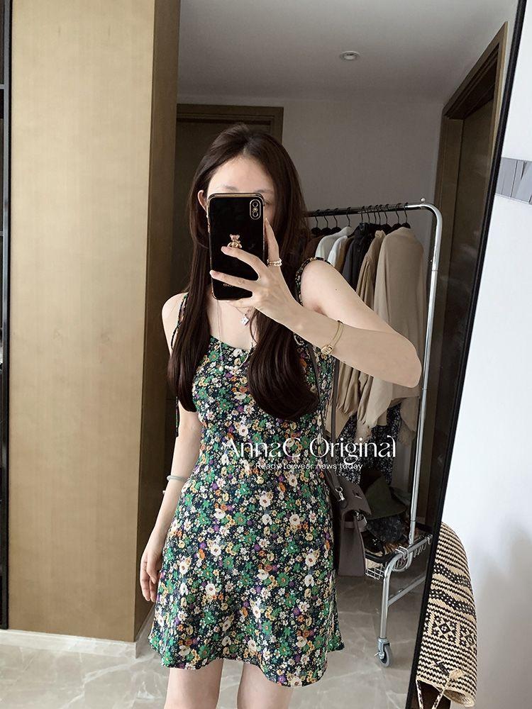 DONGSHOP 2023 Mùa hè Hàn Quốc cổ điển sling váy hoa mảnh đầm thiết kế phụ nữ nhỏ v cổ khí chất một từ váy ngắn