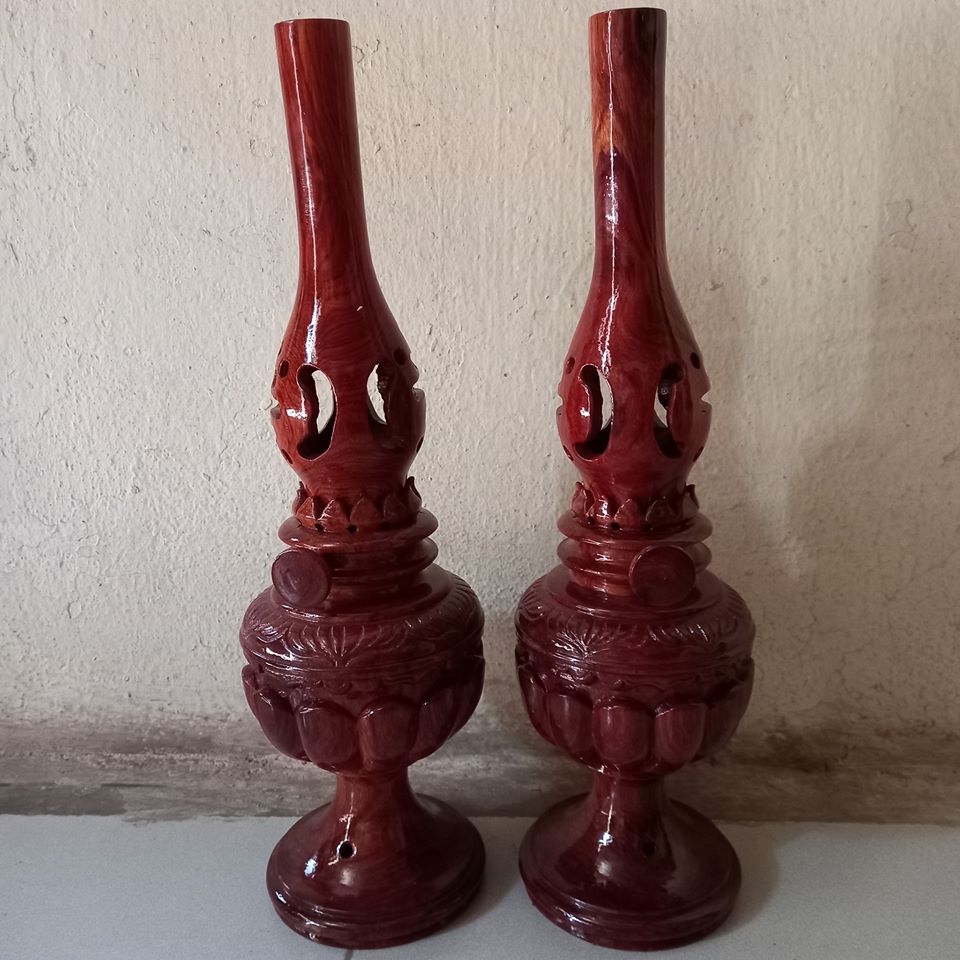 Đèn trang trí gỗ hương kiểu đèn dầu cao 40cmx12cmx12cm