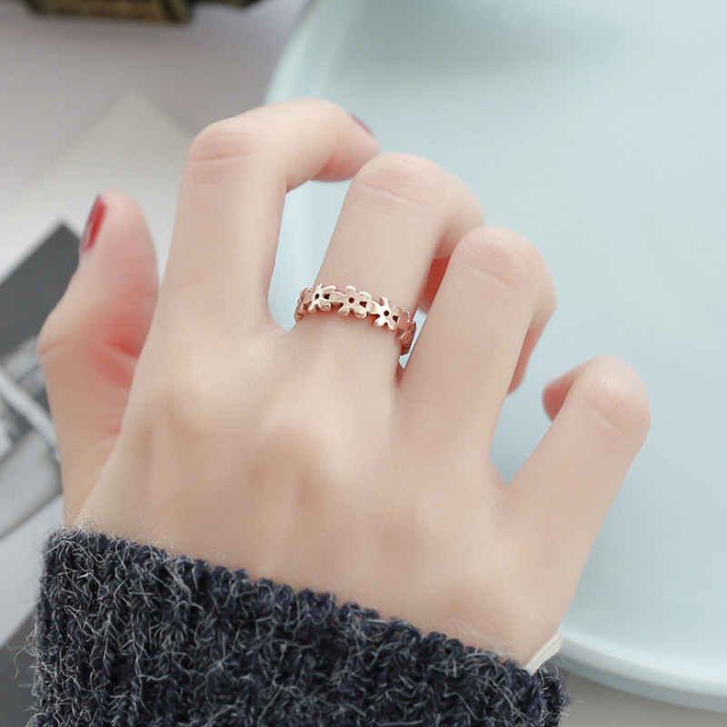 Nhẫn Hoa Văn Hoa Mai Titan Ko Han Rỉ TT 4016