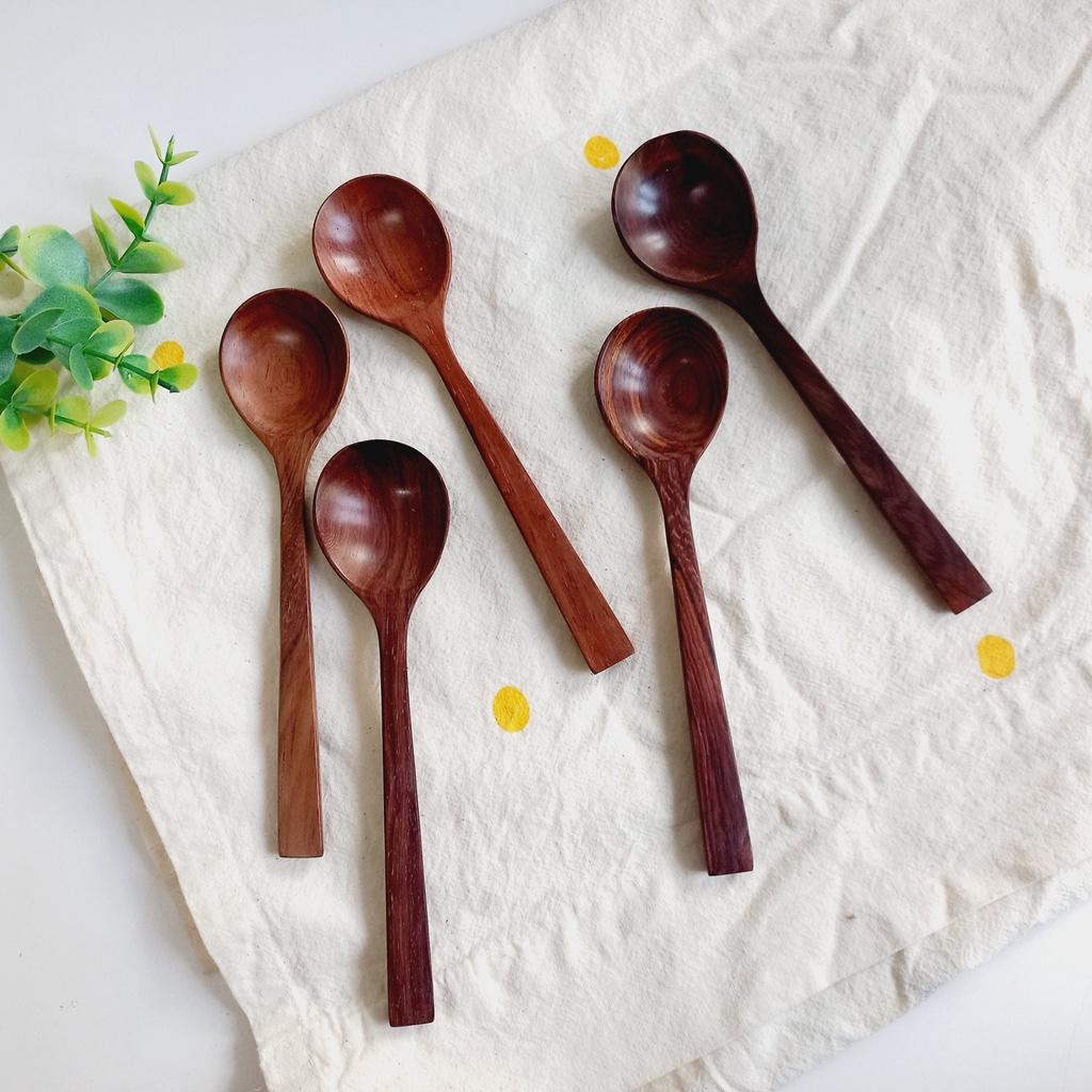 Thìa Gỗ Trắc Miệng Tròn Cỡ 16.5x4 cm Ăn Cơm, Soup, Chè An Toàn