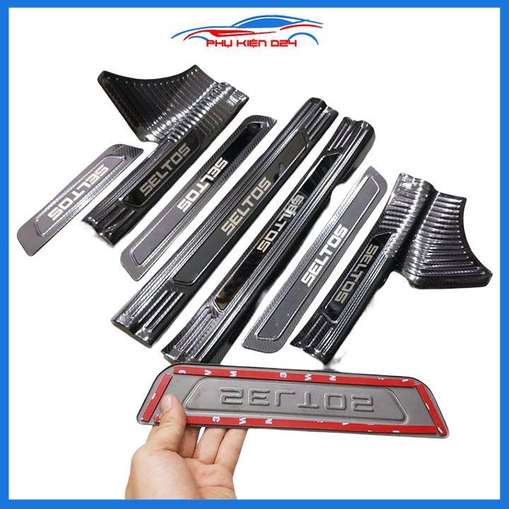Bộ nẹp bước chân trong ngoài vân Cacbon xe Seltos 2020-2021chống trầy làm đẹp ô tô