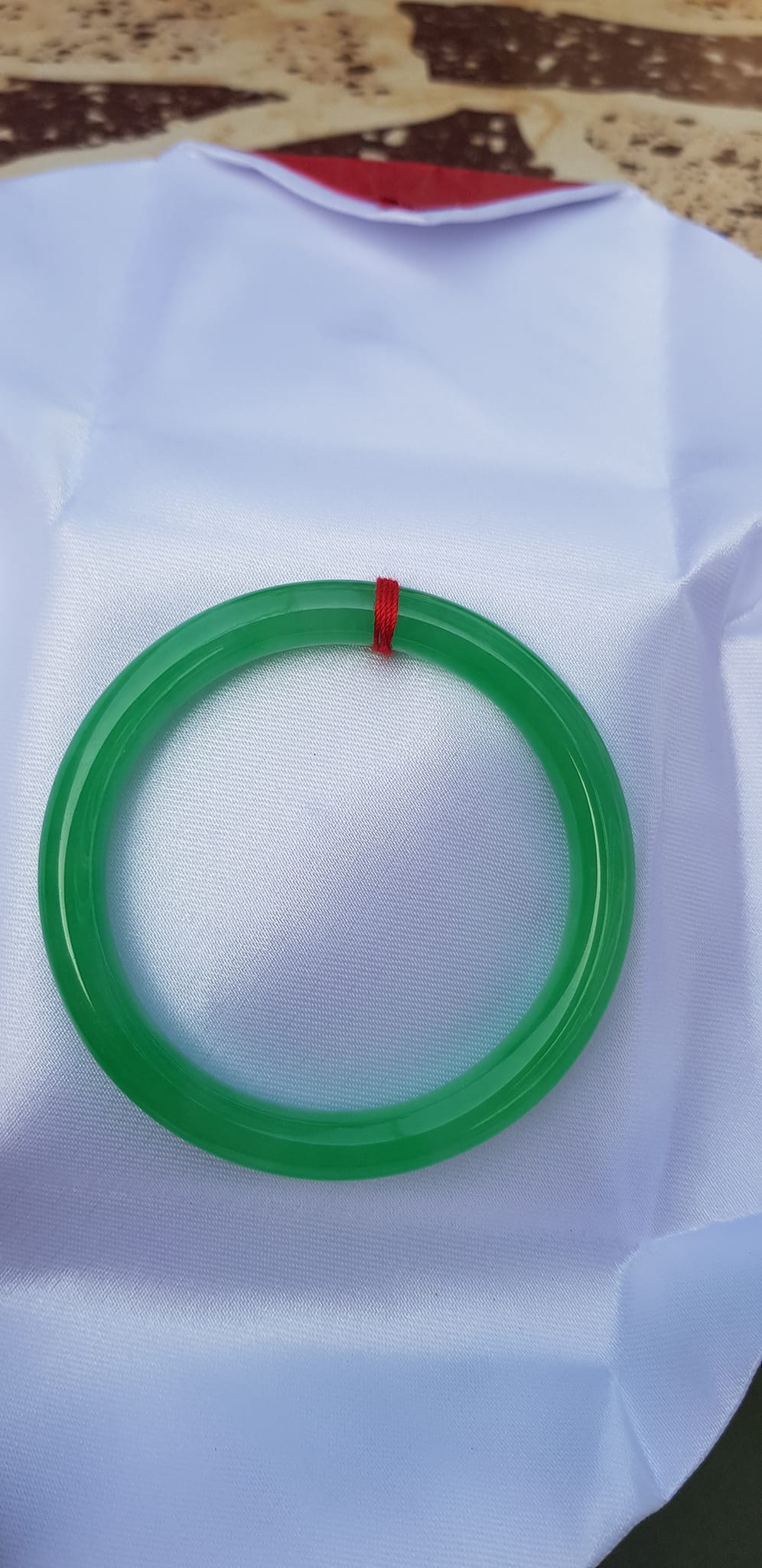 Vòng cẩm thạch Mới Vòng Lý T 52mm x7mm Vòng Xanh lá Đều tươi 52kg - 56kg Nữ mệnh Mộc mệnh Hỏa Thủy đeo ạ