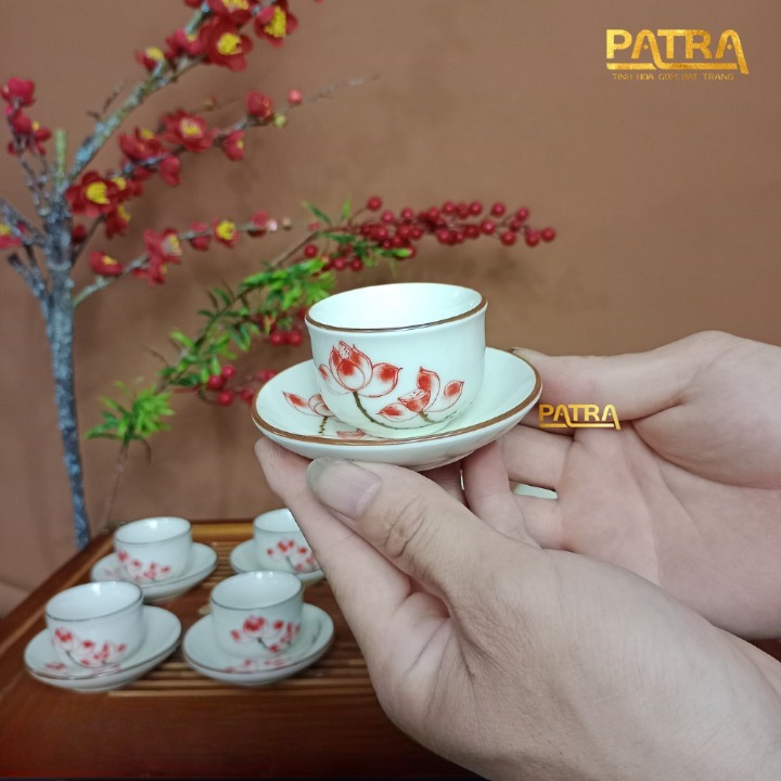 Bộ ấm chén uống trà cao cấp , bộ ấm trà Bát Tràng men kem họa tiết cành sen đỏ