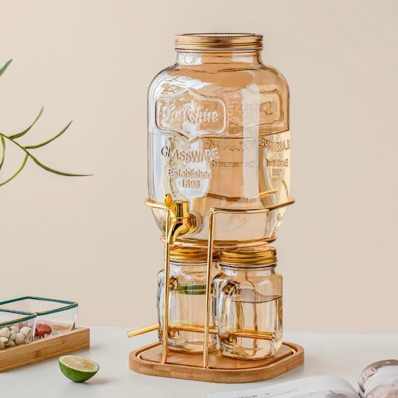 BỘ BÌNH ĐỰNG NƯỚC THUỶ TINH 4L KÈM GIÁ SẮT, CHÂN GỖ VÀ CỐC SANG TRỌNG