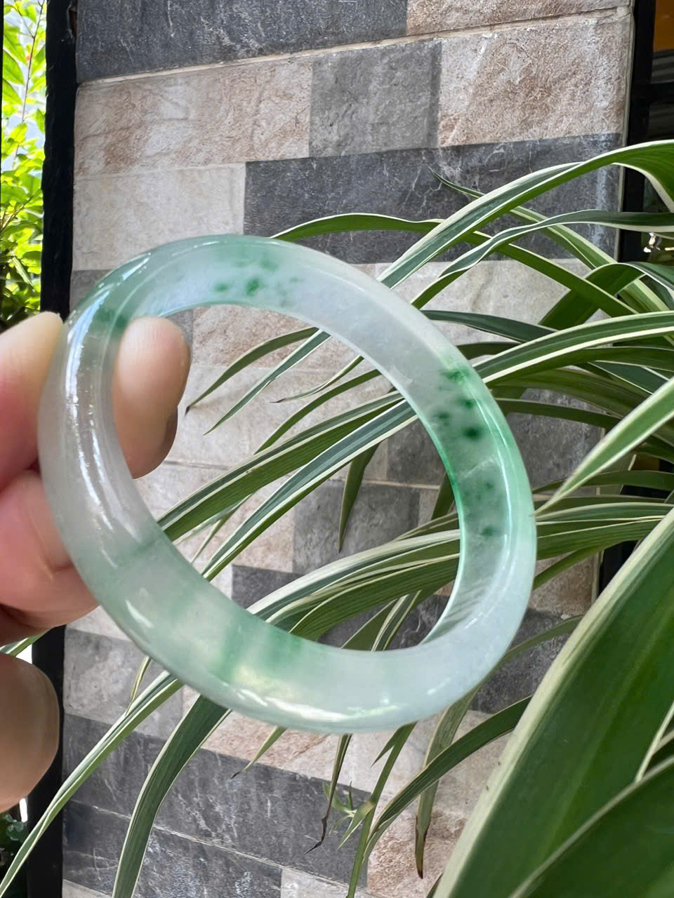 Vòng Tay Nữ Bản Hẹ Đá Mã Não DuLong Trắng Trong Xanh Rong Biển Nhẹ Bóng Đẹp Ni 54mm Cao 12mm Dầy 7mm Món quà tặng Nữ 50kg - 55kg đeo tay xinh rẻ đẹp ý nghĩa ạ