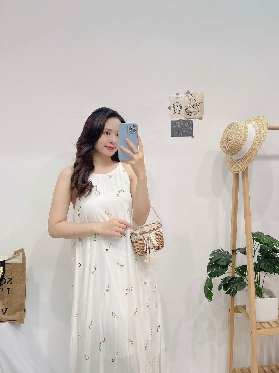 Đầm yếm dáng suông dài qua gối, Đầm maxi form rộng Cao Cấp trắng in hoa nhí, sát nách cổ tròn MiNhi