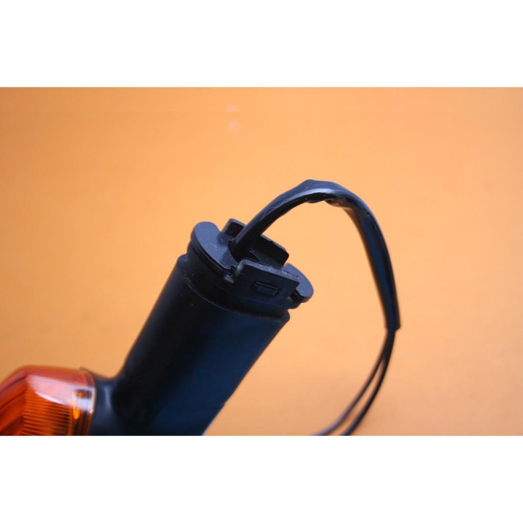 Củ xi nhan R1 sau bên phải