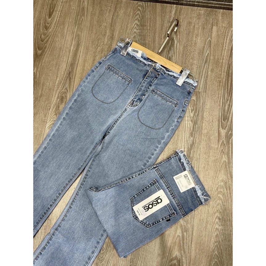 Quần jeans xanh ống loe cho nữ.