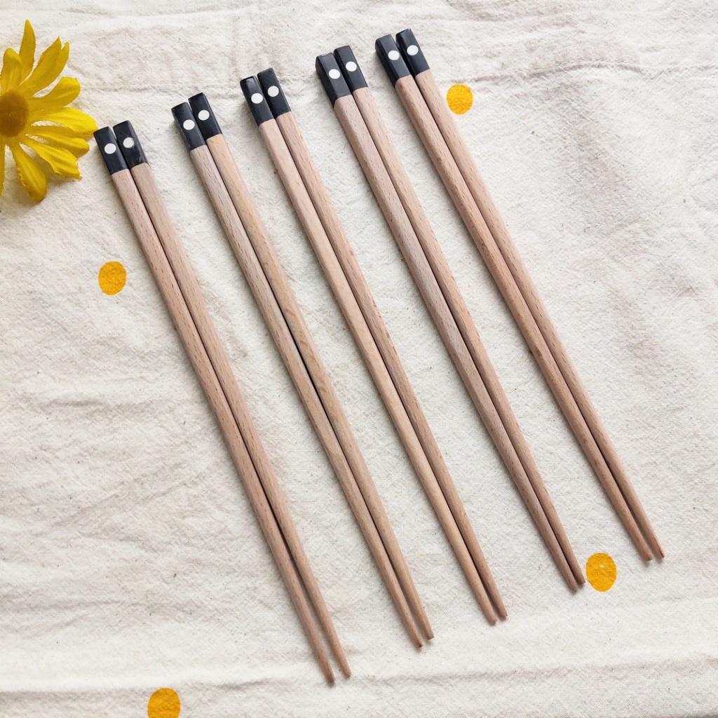 ĐŨA GỖ BEECH TỰ NHIÊN 23CM KHẢM TRAI CHẤM BI, ĐŨA ĂN CƠM AN TOÀN, CHỤP ẢNH TRANG TRÍ