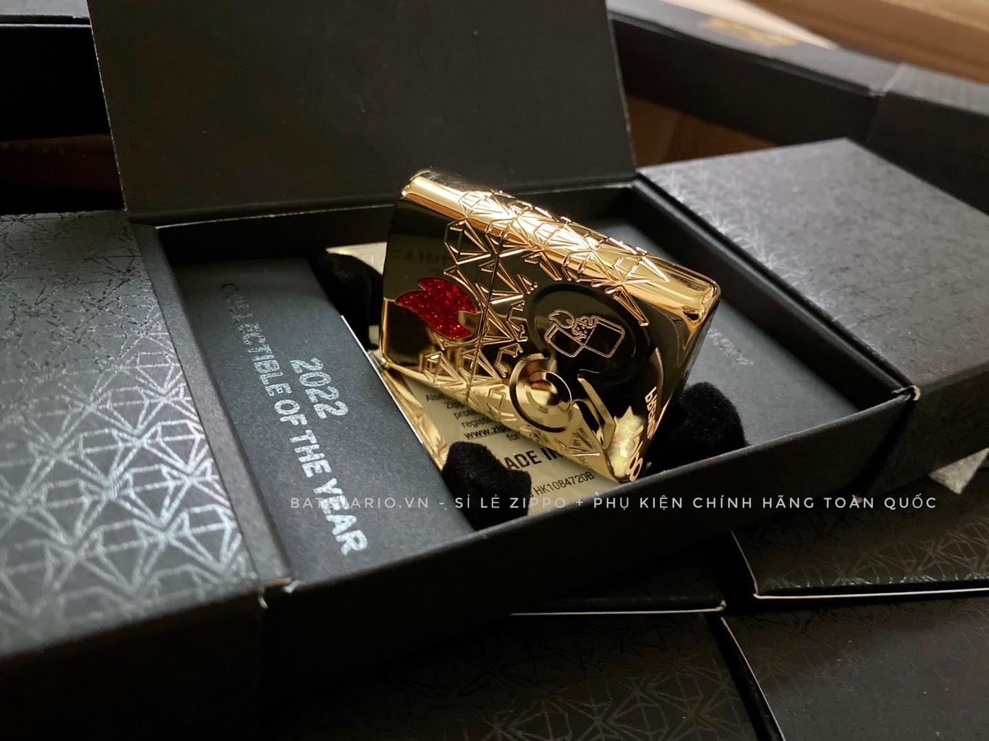 Bật Lửa Zippo 49866 – Zippo 90th Anniversary Limited Edition – Zippo 2022 Collectible Of The Year Asia – Gold Plated – Zippo Coty 2022 Asia