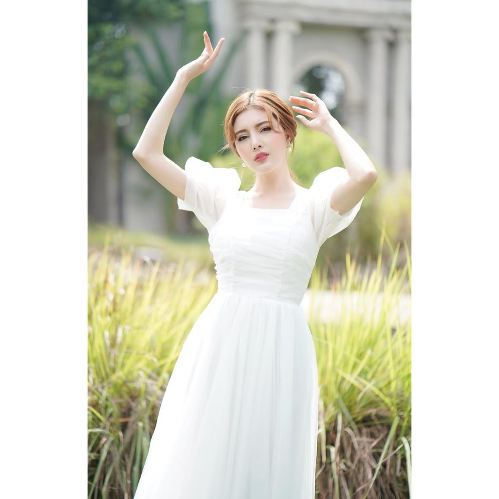 Đầm maxi trắng cổ vuông xốp