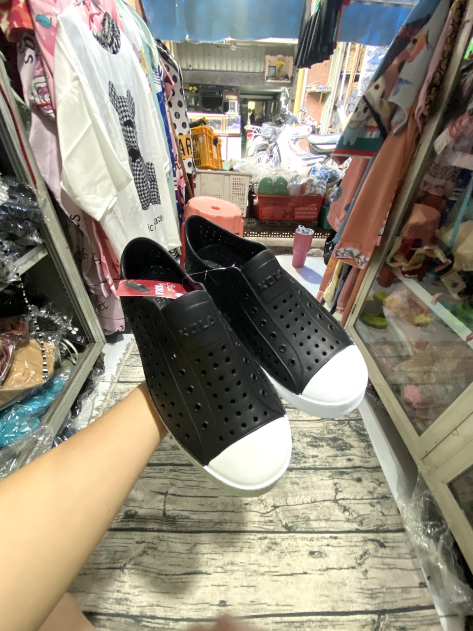 GIÀY ĐI MƯA SIÊU NHẸ THOÁNG KHÍ 1088 SIZE 39-43