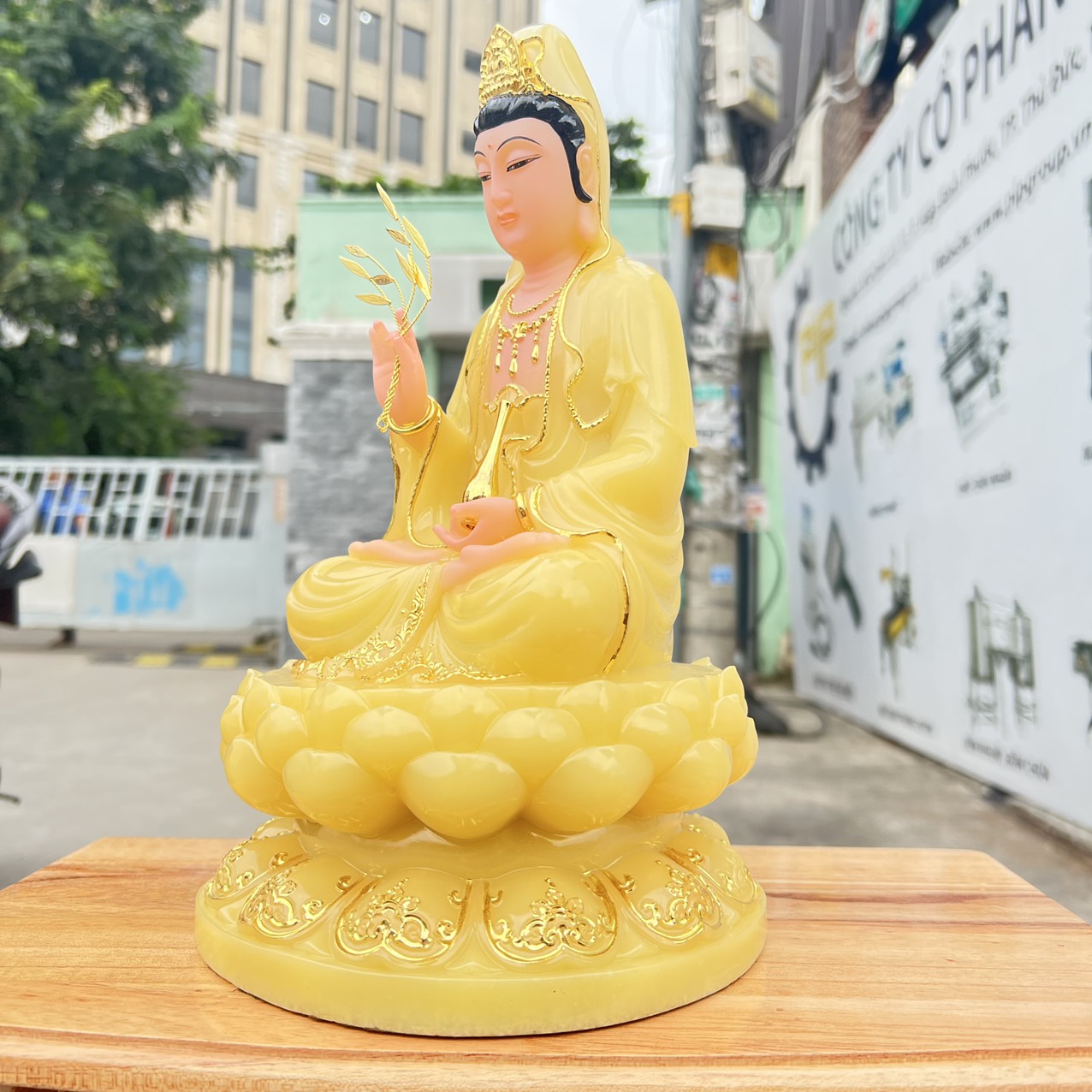 Tượng Quan Âm ngồi đài sen đá cao cấp cao 30cm