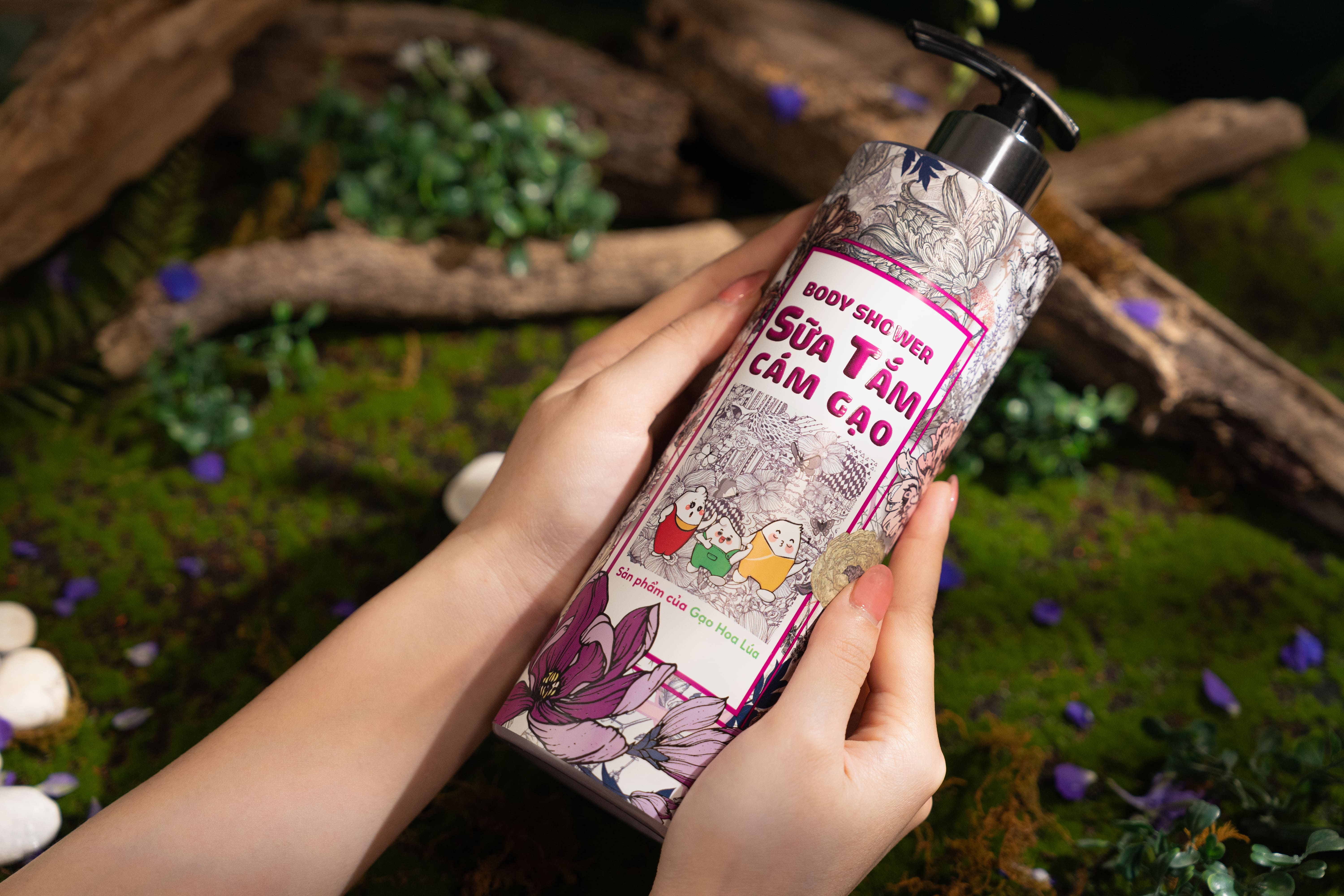 COMBO 2 chai Sữa Tắm Cám Gạo 650ml - Tặng 1 túi vải đay