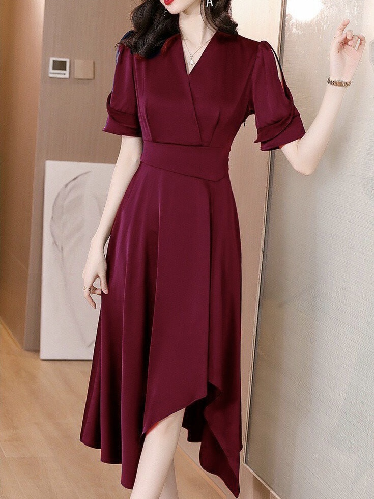 Đầm xoè vạt xéo cổ V tay cách điệu
