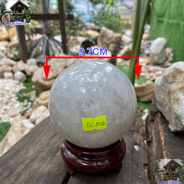 Quả cầu thạch anh trắng giúp gia chủ gia tăng tài lộc-9.7cm-1.24kg-QC1046
