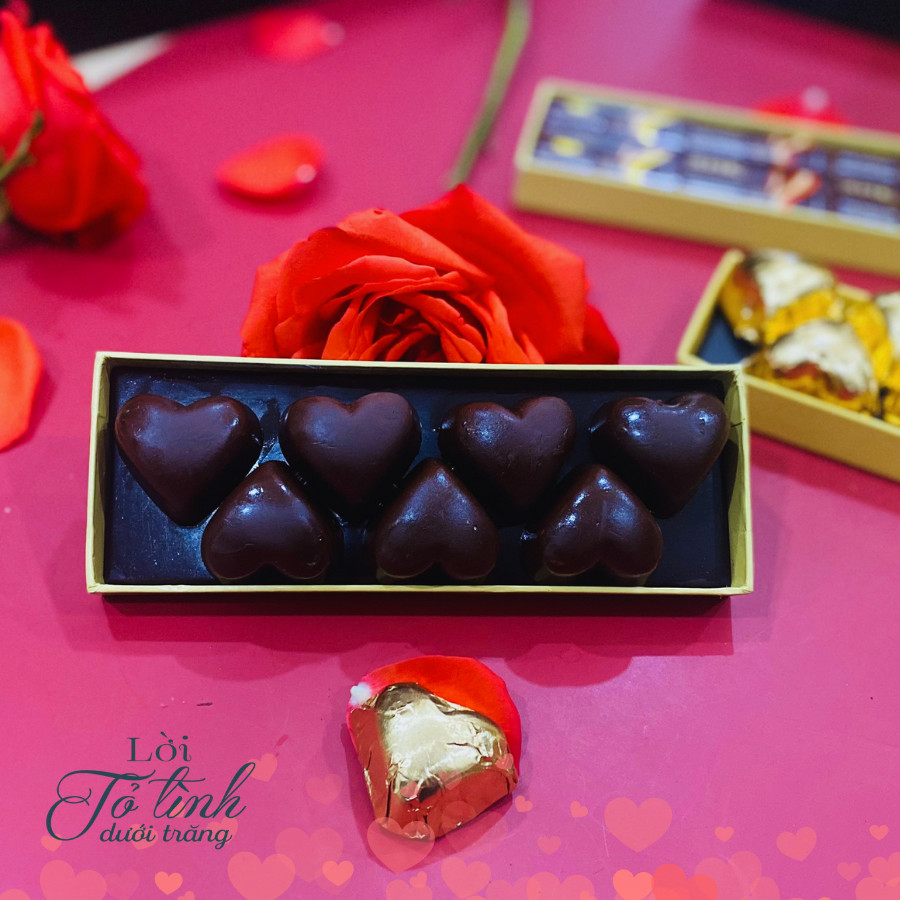 [ SET QUÀ VALENTINE 2024 ] Bộ quà tặng tình yêu Lời Tỏa Tình Dưới Trăng - SHE Chocolate (6 món)