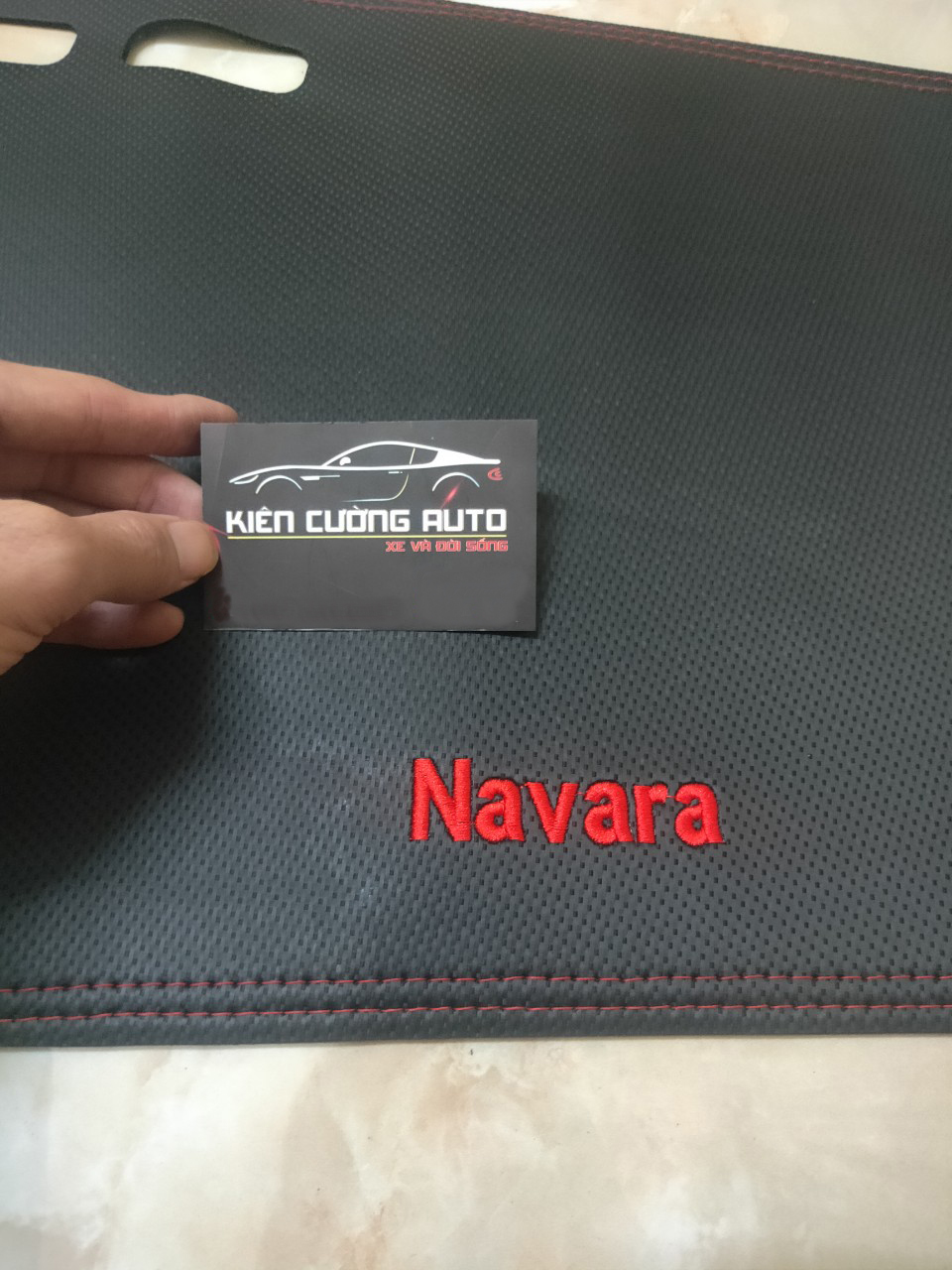 Thảm Taplo Xe Nissan Navara 2015-2020 loại da dày cao cấp 3 lớp chống trượt Da Carbon đen