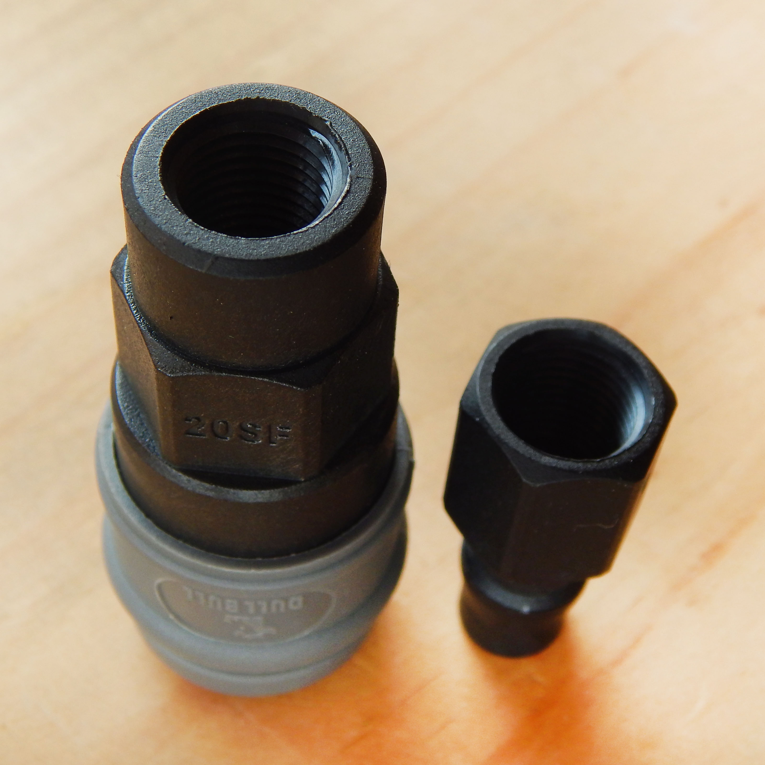 Bộ khớp nối nhanh khí nén ren trong 13mm / 17mm / 21mm bằng nhựa chất lượng chịu áp nén cao