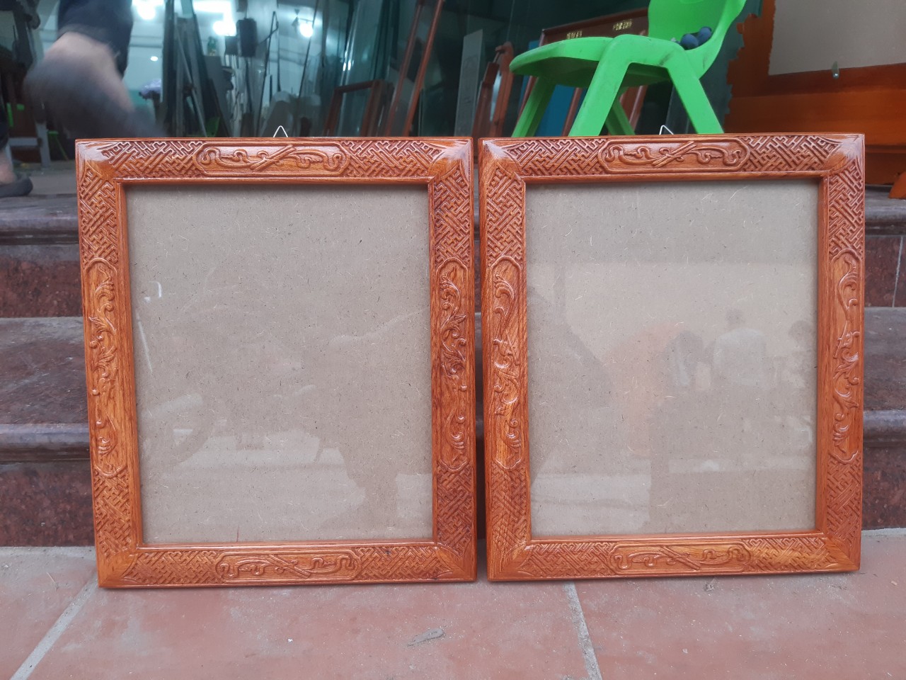 Khung ảnh thờ treo 20 x 30 cm gỗ hương