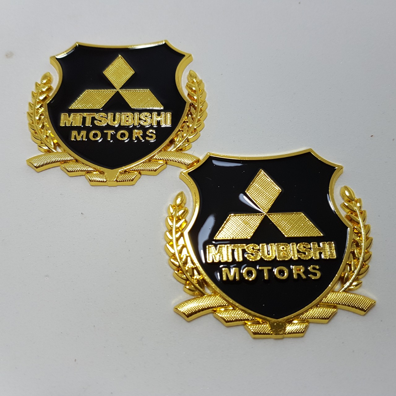 Bộ 2 chiếc huy hiệu Logo bông lúa trang trí ô tô -Màu Vàng