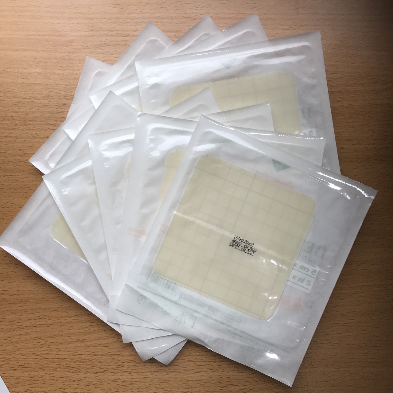 Hộp 10 miếng Gạc Hydrocolloid HETIS size 5x5cm liền thương nhanh không để lại sẹo - Gạc thẩm mỹ chống sẹo, miếng dán liền mụn