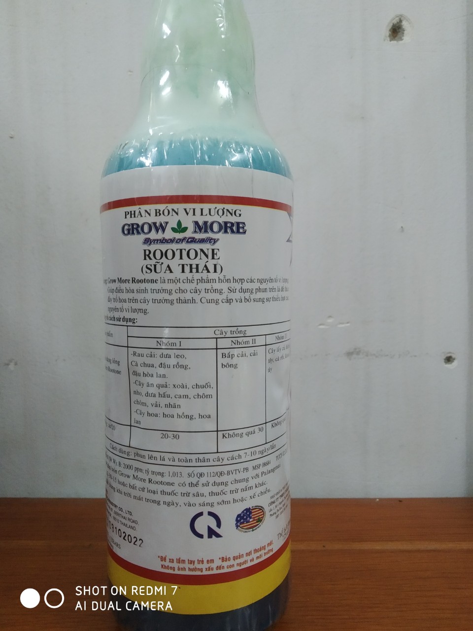 Phân bón sữa Thái - Làm đẹp hoa - chai 725 ml