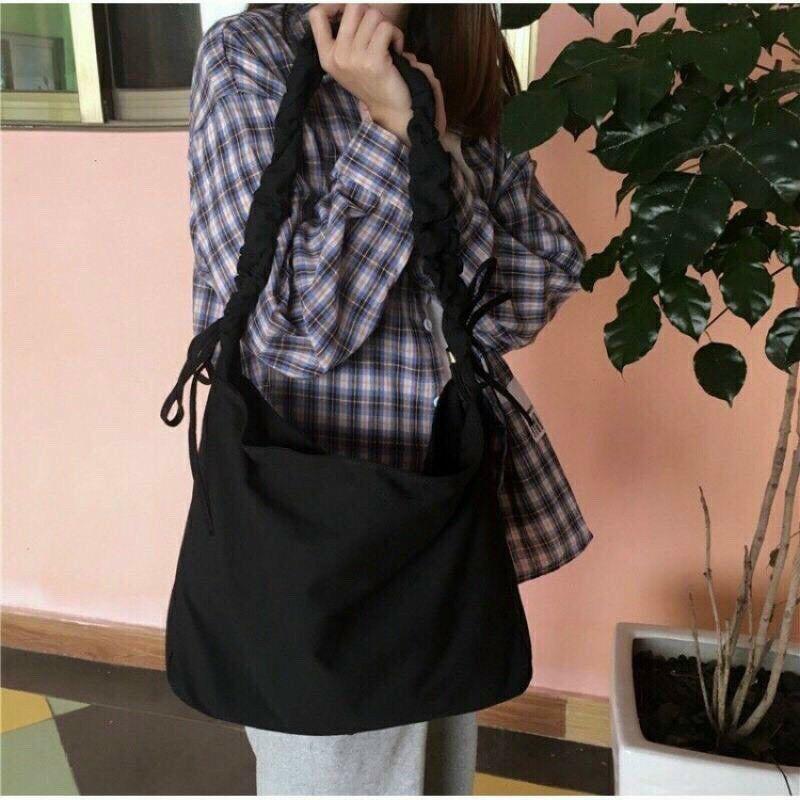 TÚI TOTE ĐEO CHÉO DÂY RÚT - VẢI CANVAS MÀU TRẮNG - ĐEN - PHONG CÁCH ULZZANG