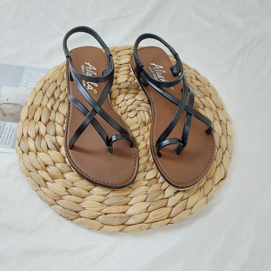 Sandal nữ đi học có quai hậu lót da, đế nhựa cao cấp đi mưa thoải mái - TB Sandal xỏ ngón da lì nền nâu