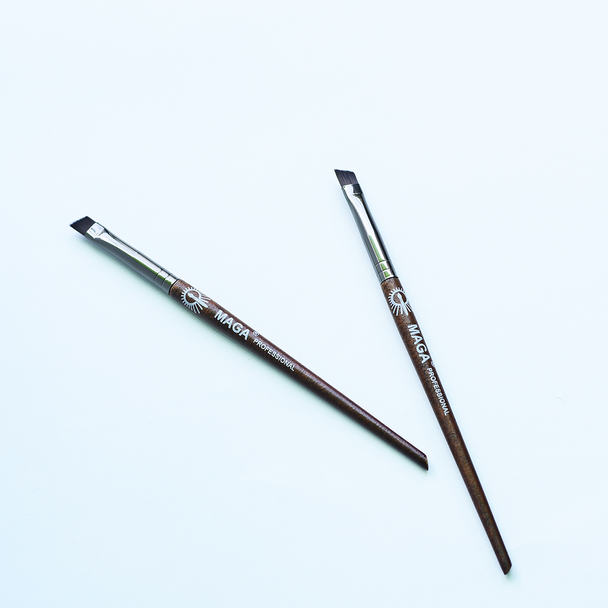 Cọ mày cao cấp MAGA ANGLED EYEBROW BRUSH 28