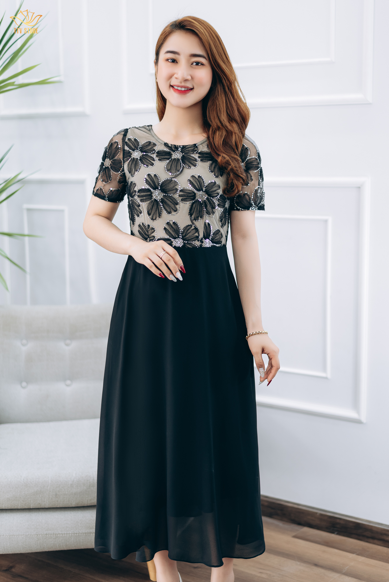 Đầm xòe thiết kế trung niên sang trọng cao cấp Cổ tròn tay ngắn màu Đen kết hoa TTV STORE TTV1379
