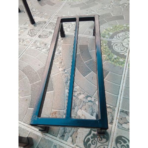 Kệ thép kê chậu cây Dài 80cm. rộng 30cm.Cao 15cm. 1 nan phụ. Hộp thép 2x2cm. 4 chân