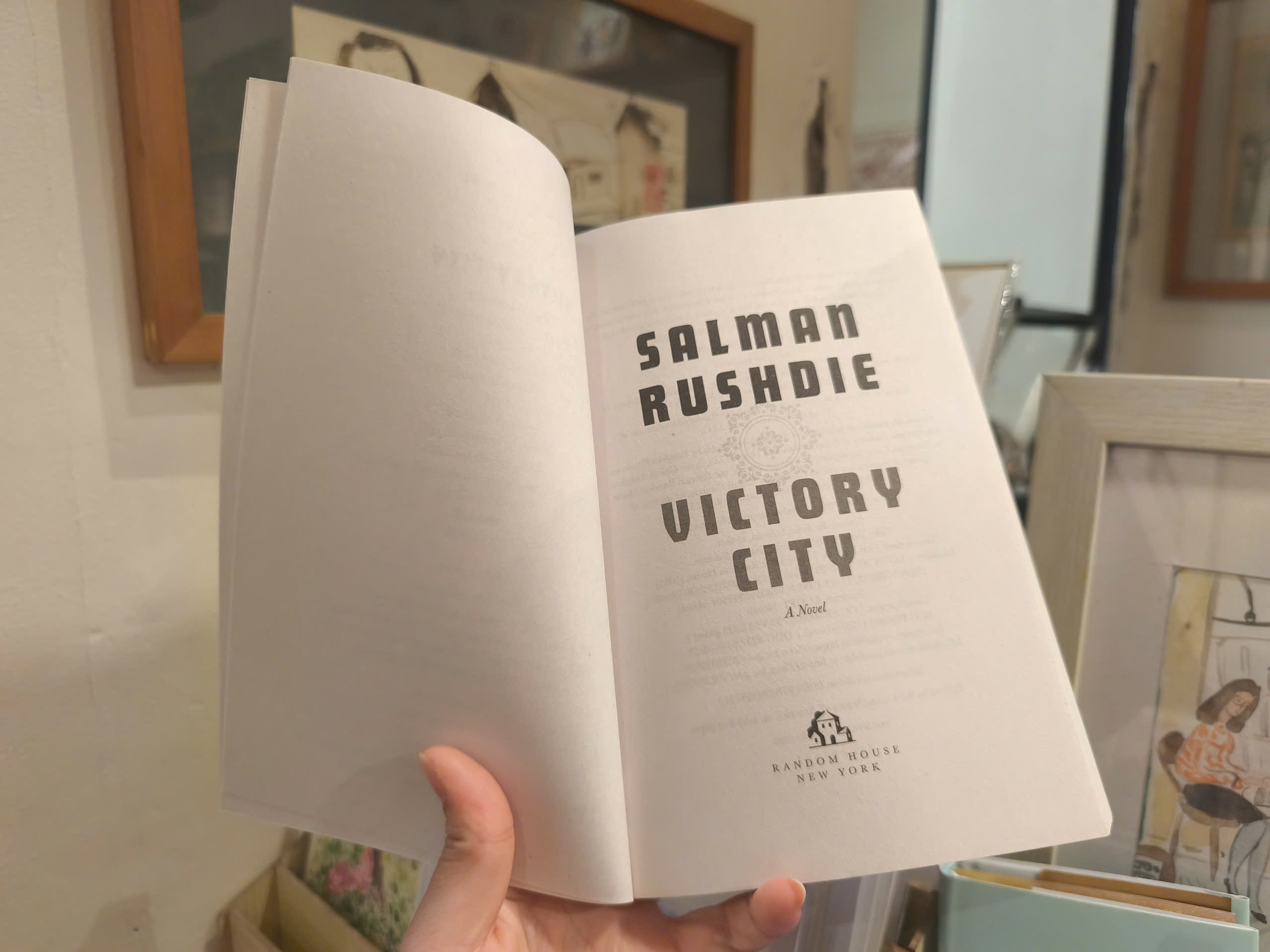 Sách - Victory City by Salman Rushdie - New York Times Bestseller | Fantasy / Historical Fiction
