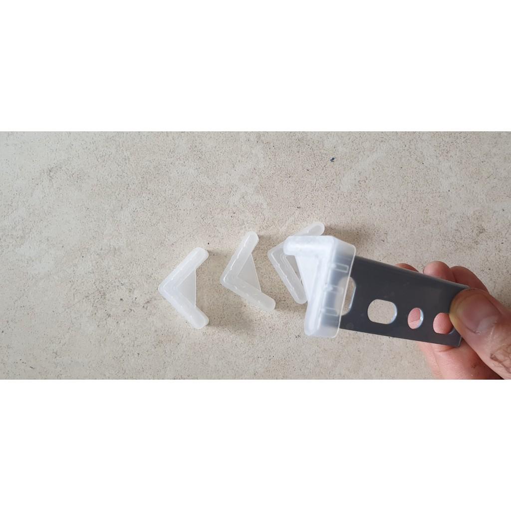 Bộ 4 chân nhựa lắp cho thanh sắt V3x3 lắp cho bộ kệ sắt chống trầy sước sàn gỗ