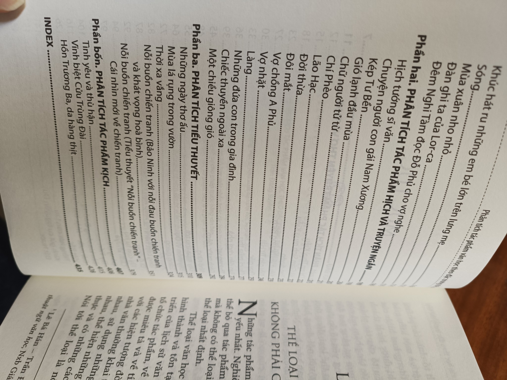 Phân tích tác phẩm văn học theo đặc trưng thể loại