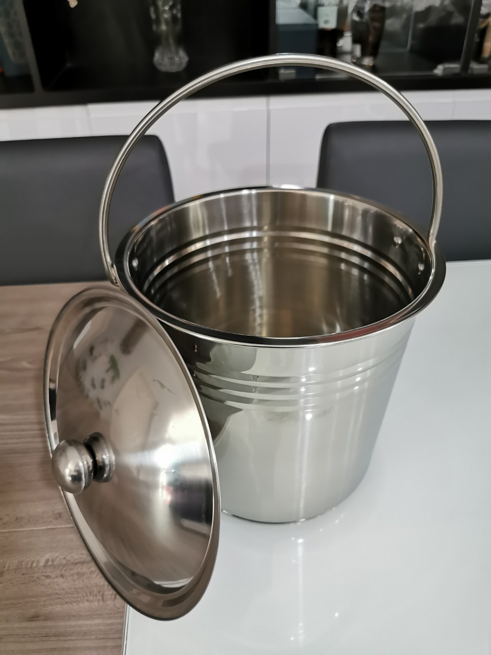 XÔ INOX ĐỰNG NƯỚC LÈO/ ĐỰNG ĐÁ CÓ NẮP TẶNG 1 LY MIKA