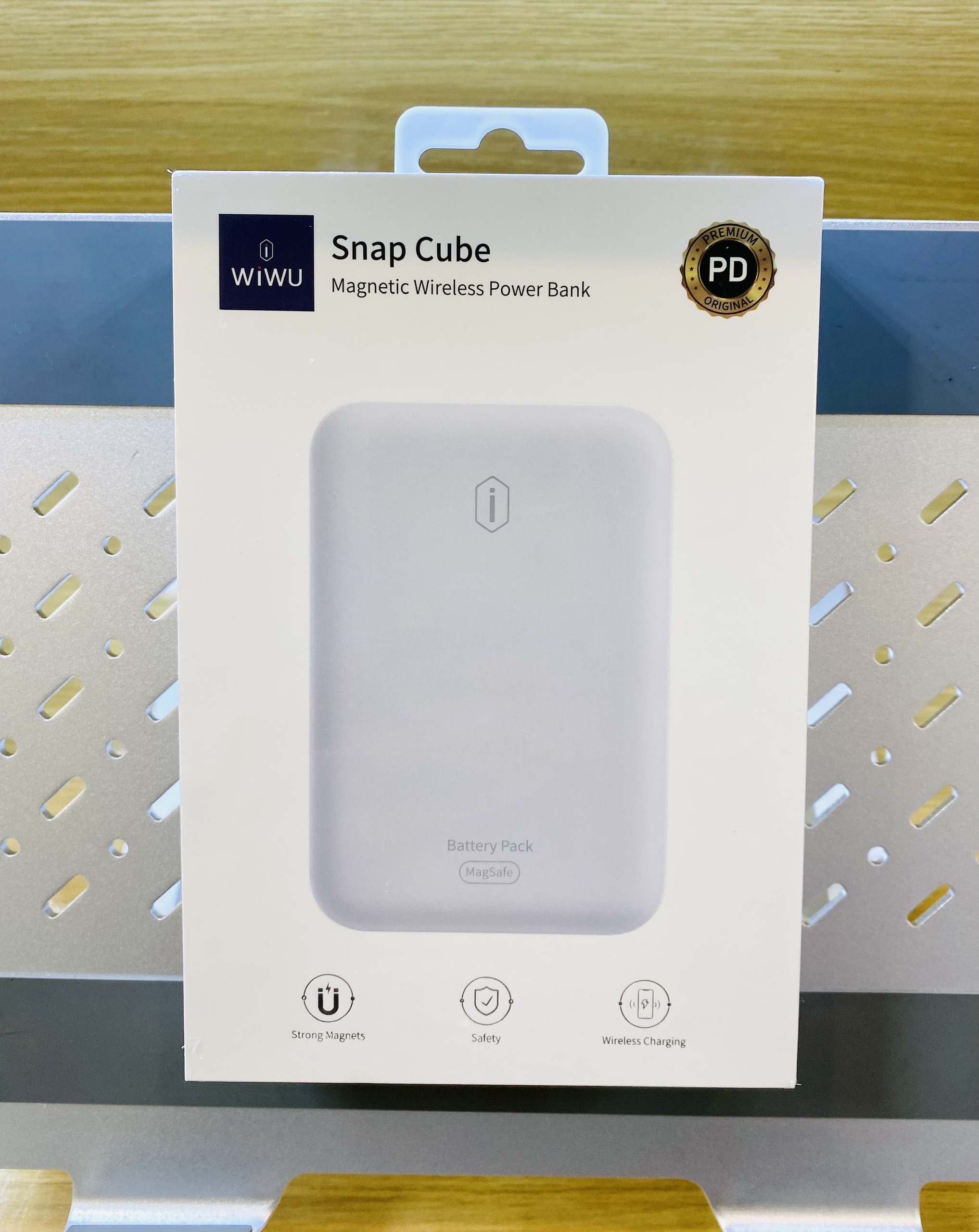 Sạc Nhanh Không Dây Wiwu Snap Cube 5000mAh Dành Cho Iphone 12, Iphone13 Hít Nhanh, Mỏng Nhẹ - Hàng Chính Hãng