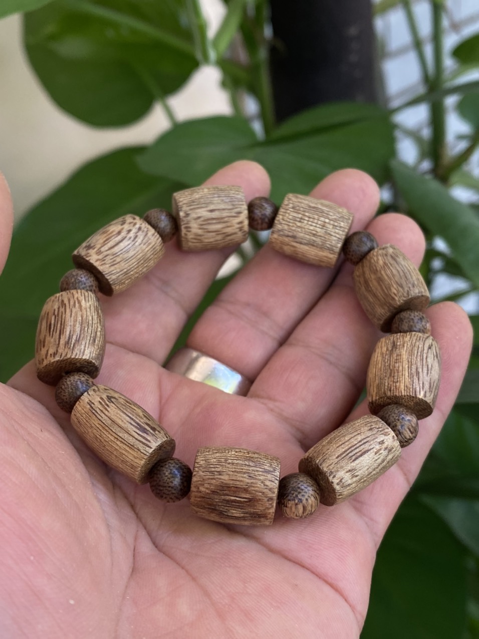 Vòng tay Trầm hương hàng Lào tự nhiên kiểu lu thống size nam 15li