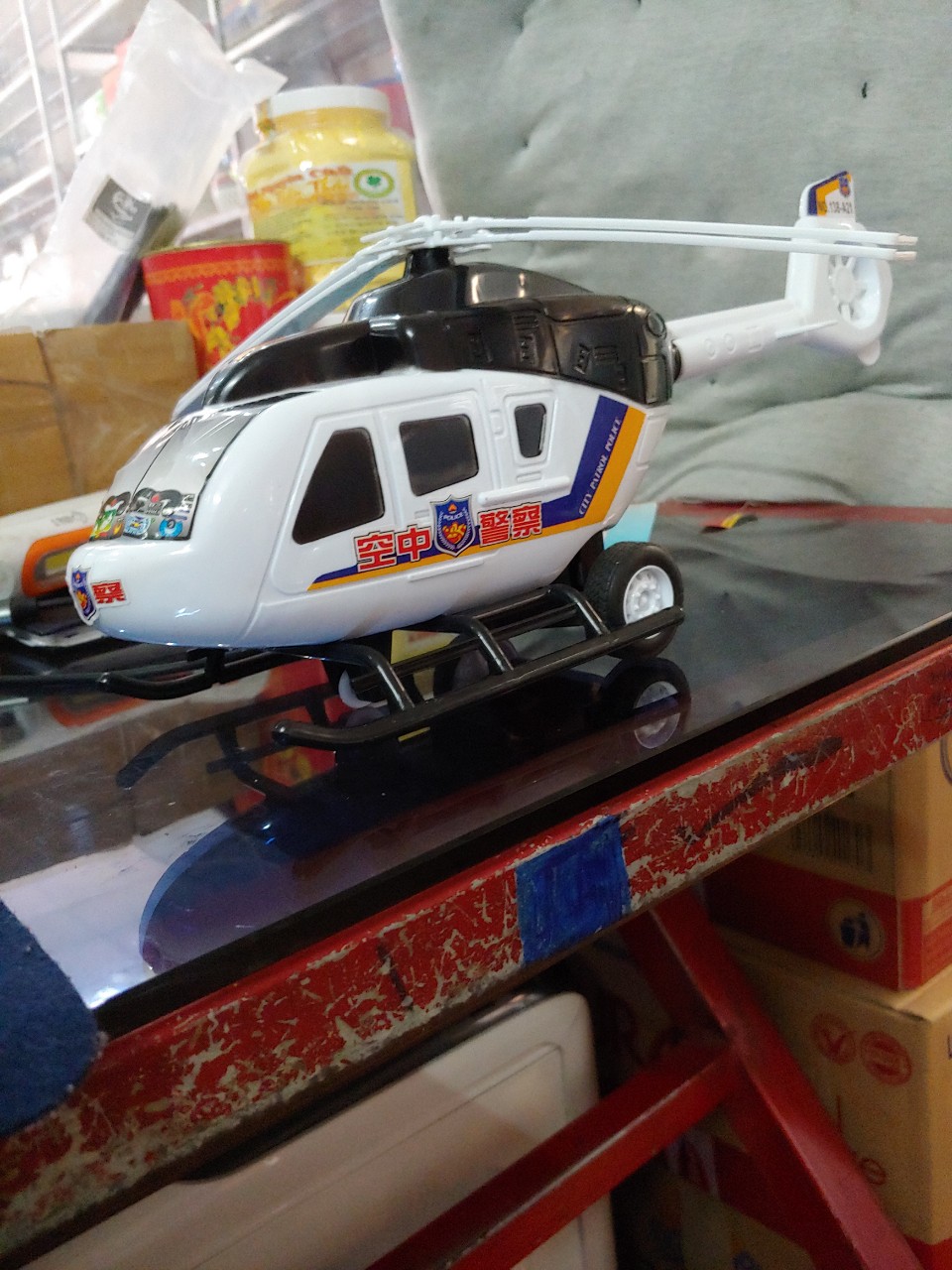 Đồ chơi trẻ em máy bay trực thăng mô hình chạy cót
