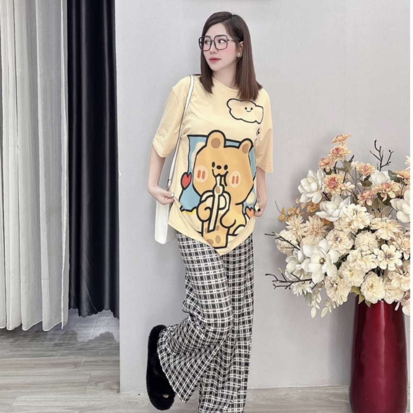 Sét Bộ Nữ SS22, Sét Đồ Nữ Đi Chơi Đẹp In Gấu Vàng, Sét Áo Vải Cotton, Hình In Sắc Nét Và Quần Kẻ Đen Cá Tính