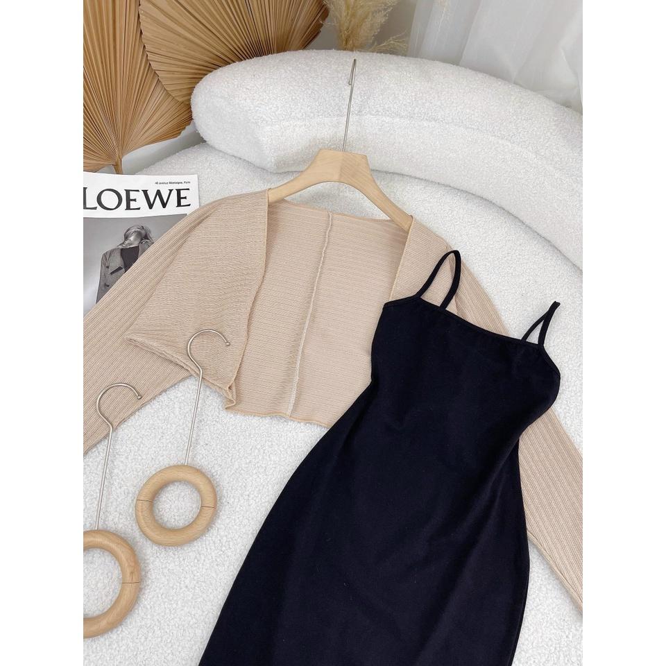 Set đầm 2 dây đen kèm áo khoác dơi len đũa