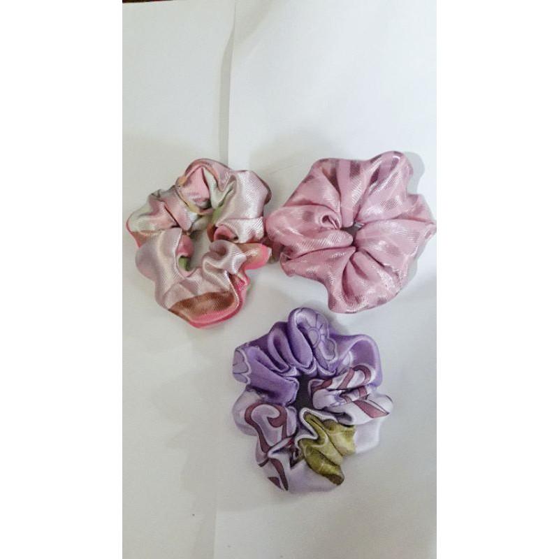 Scrunchies thun cột tóc sang chảnh độc lạ