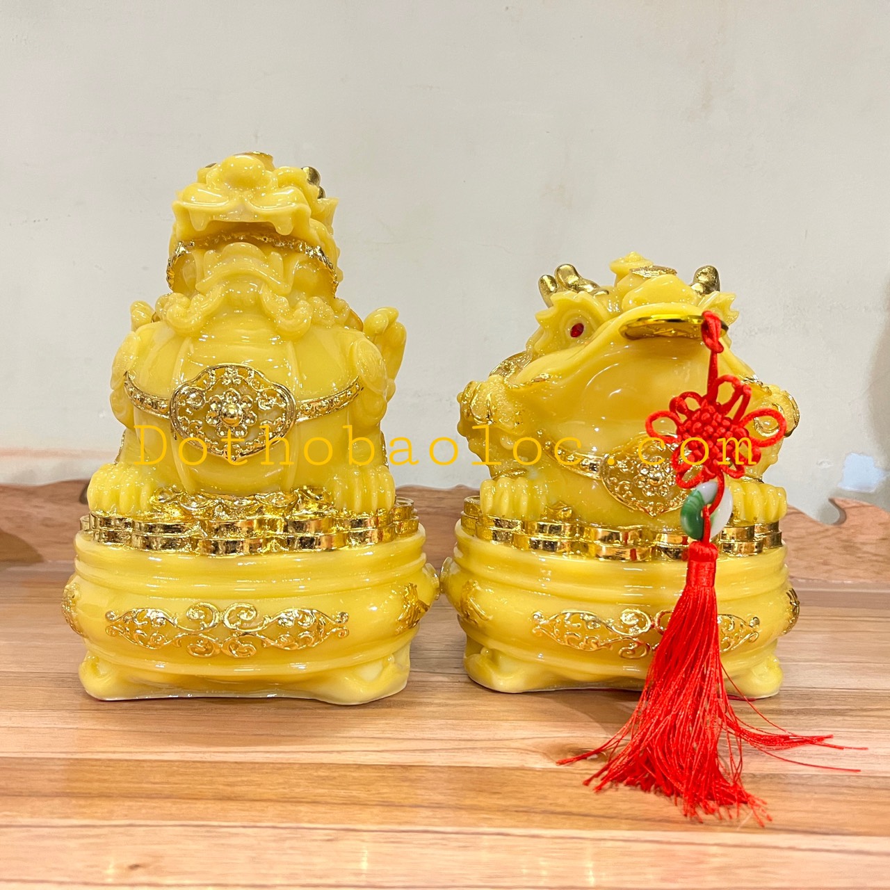Combo Tượng Tỳ Hưu phong thủy và tượng thiềm thừ phong thủy để bàn thờ thần tài hoặc bàn làm việc – Màu vàng cỡ trung