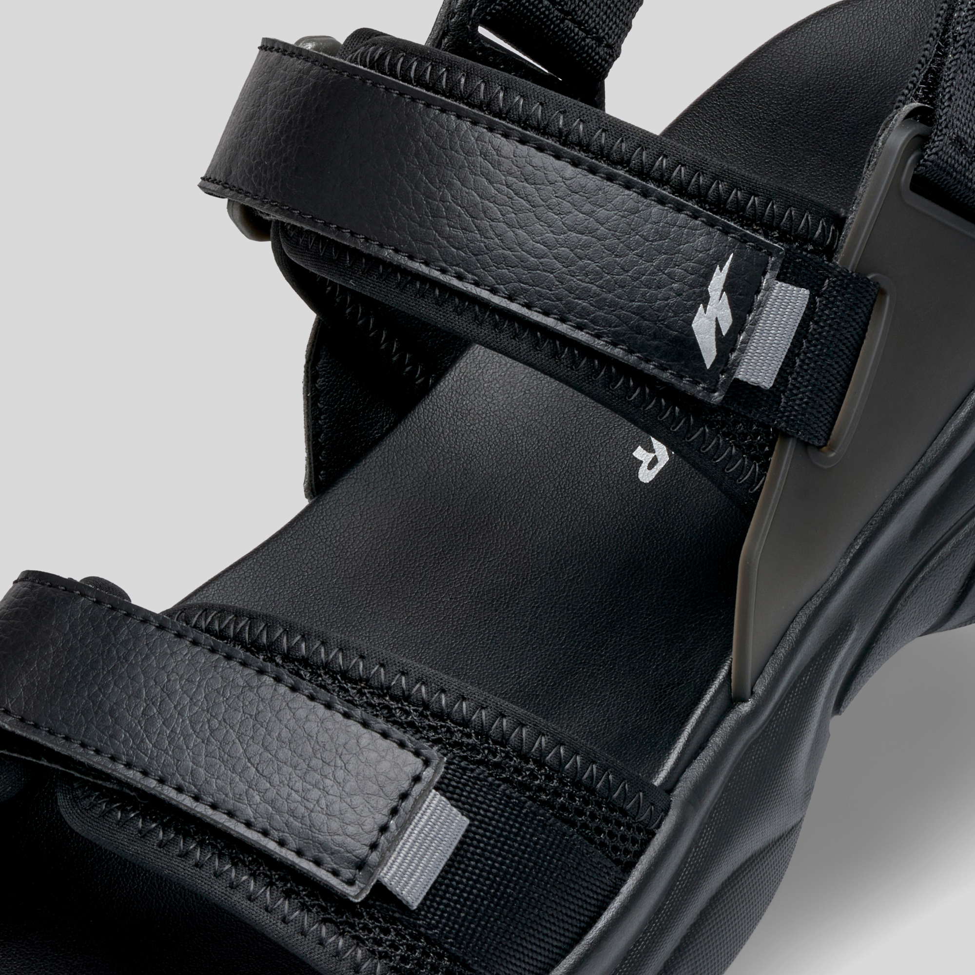 Sandals Thể Thao Nam Biti’s Hunter X Dune – Midnight Edition 2K24 HEM001301DEN (Đen)